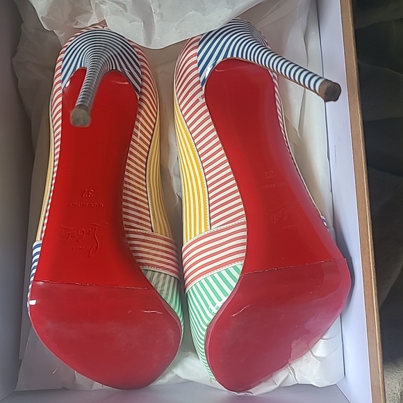 Christian Louboutin - Picture 7 of 8